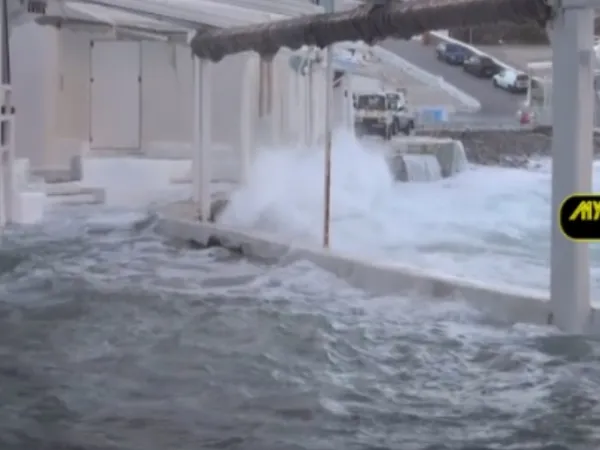 Πλημμύρισε η Μικρή Βενετία Μυκόνου λόγω κακοκαιρίας - Μοιάζει με πισίνα