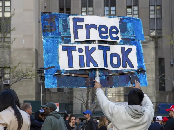 Διαδήλωση κατά της απαγόρευσης του TikTok