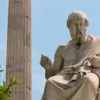 Άγαλμα του Πλάτωνα στην Ακαδημία Αθηνών