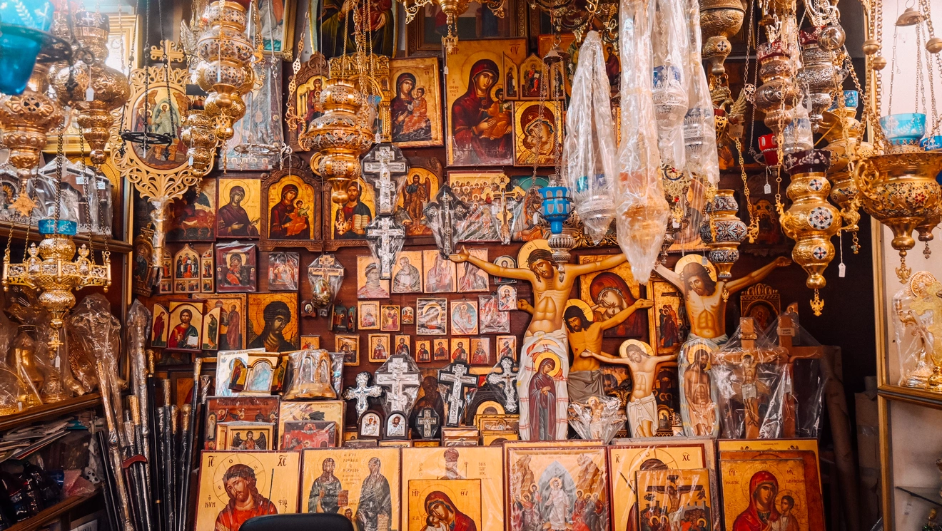 Κατάστημα με εκκλησιαστικά είδη στην Αθήνα.
