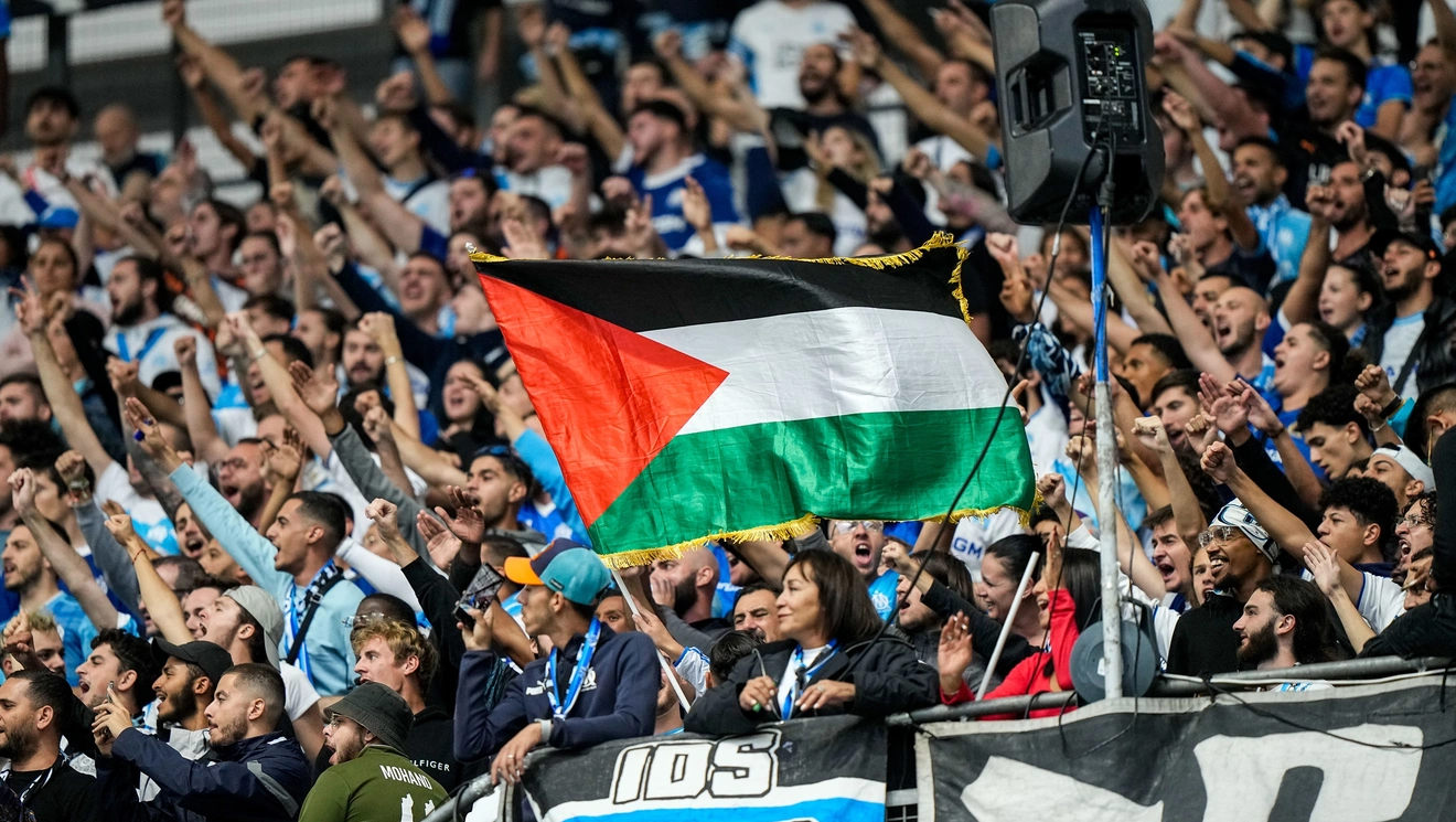 Σημαία της Παλαιστίνης σε ποδοσφαιρικό αγώνα
