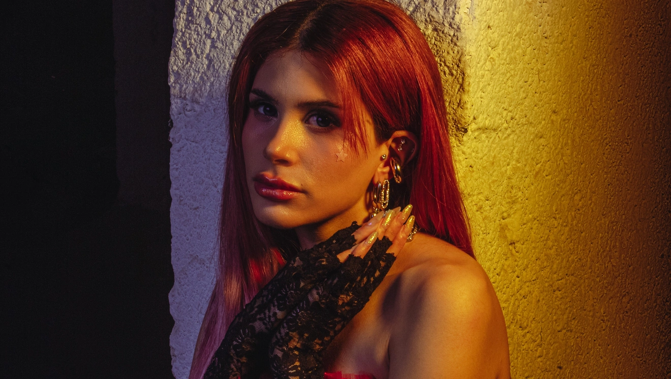 Η Mikay στο Reader