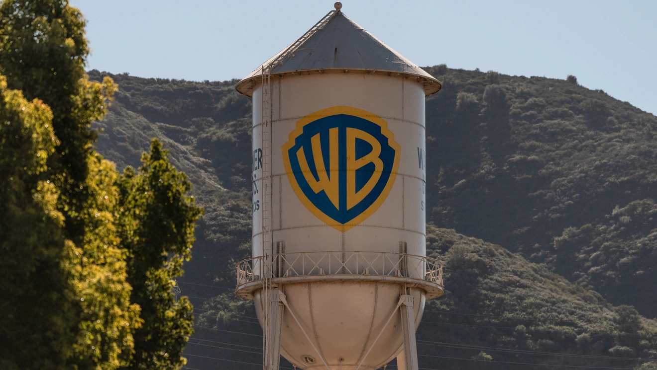στούντιο της Warner Bros. στο Μπέρμπανκ της Καλιφόρνια, την Παρασκευή 5 Δεκεμβρίου 2025. (AP Photo/Jae C. Hong)