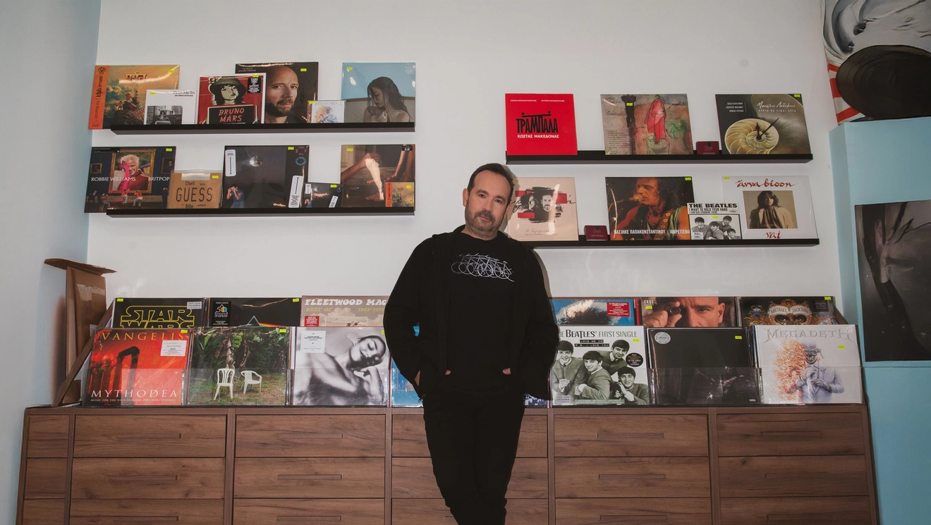 Ο Κώστας Μακεδόνας στο Personas του Reader.