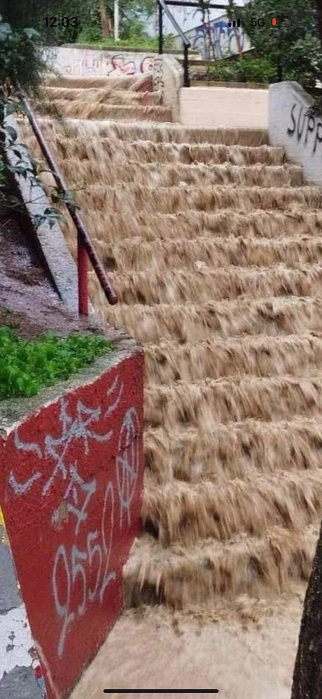  Λόφος Στρέφη εξάρχεια 