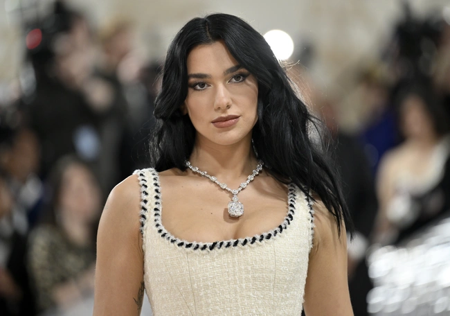 Η Dua Lipa στο Met Gala