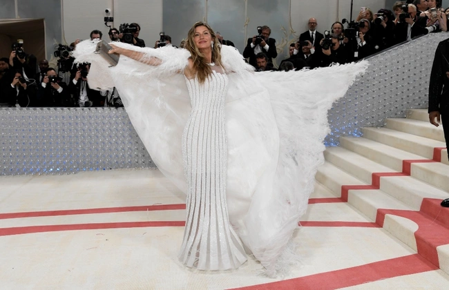 met-gala-2023-gisele