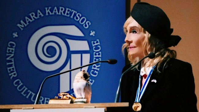 H διεθνούς φήμης αναγνωρισμένη visual artist Μάρα Καρέτσος