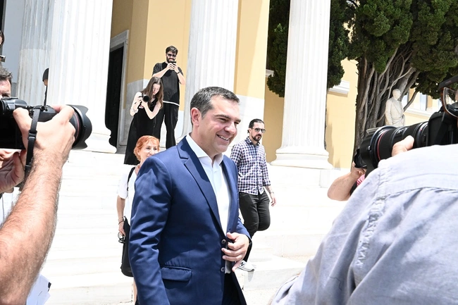 tsipras - paraitisi zappeio