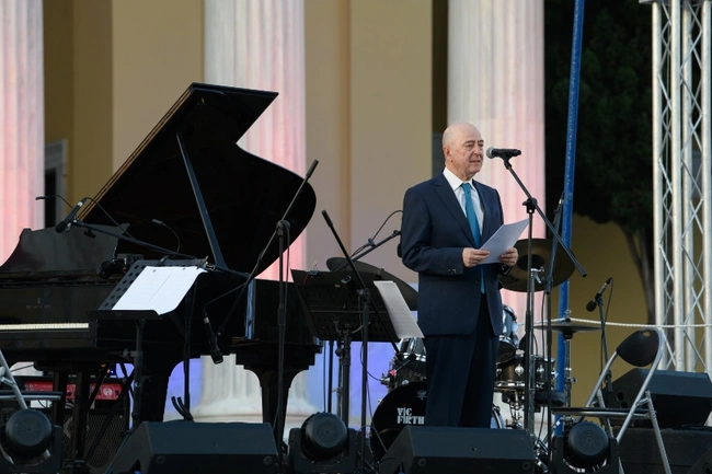 Ο Χαράλαμπος Μάνεσης, πρέσβης επί τιμής και administrative chief στο Κέντρο Πολιτισμού και Επιστήμης Μάρα Καρέτσος