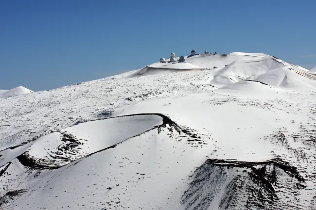 Χιονισμένη κορυφή του Μάουνα Κέα.