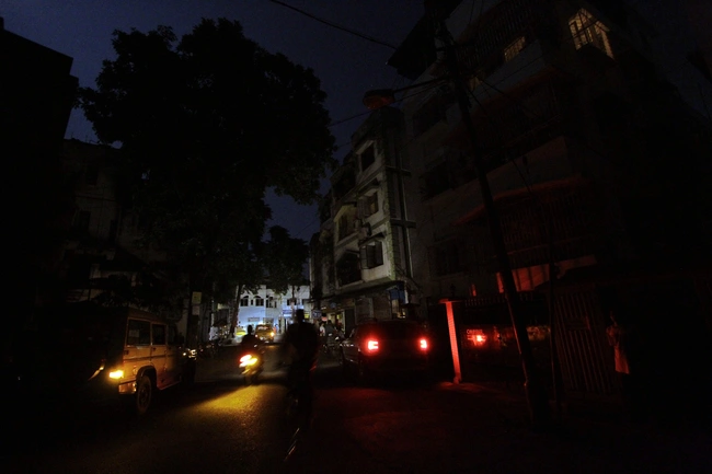 Δρόμος χωρίς φώτα στην Καλκούτα.