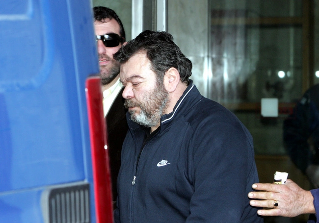 O Bασίλης Στεφανάκος σε μεταγωγή του.