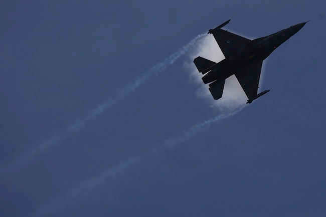 28η Οκτωβρίου αεροπορική επίδειξη από αεροσκάφος