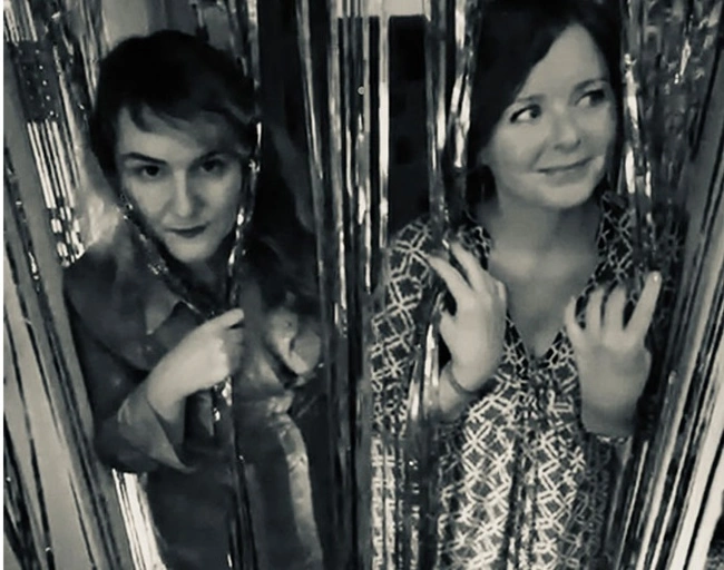 Οι Leslie Claire και η Sarah Janes