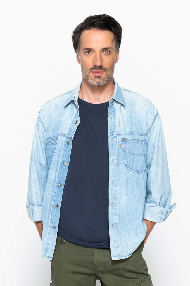 Ο Ανδρέας Κωνσταντίνου στη σειρά «Μετά τη Φωτιά»