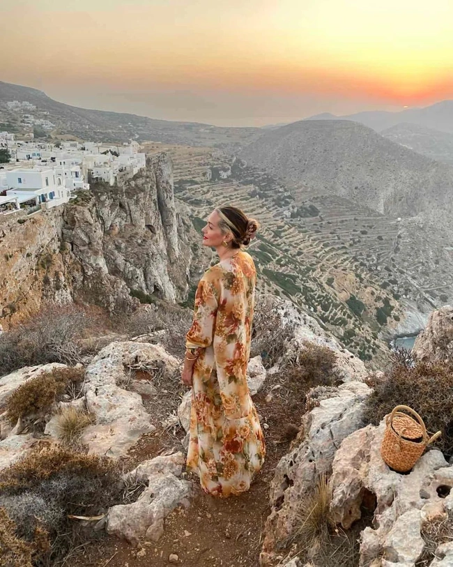 Η Νατάσα Μποφίλιου στη Φολέγανδρο