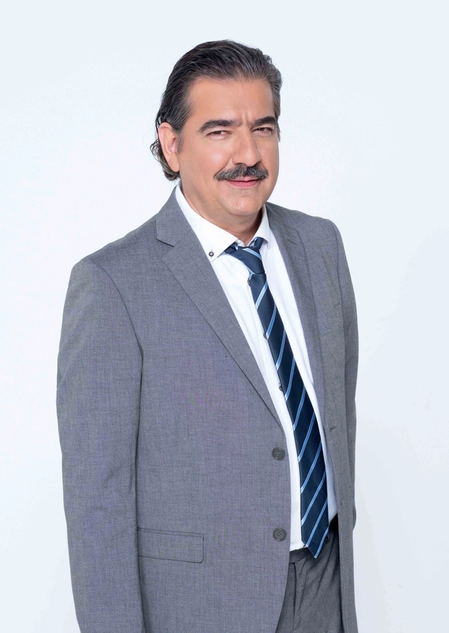 Ο Γιάννης Δρακόπουλος στη σειρά «Ο Πρώτος από Εμάς»