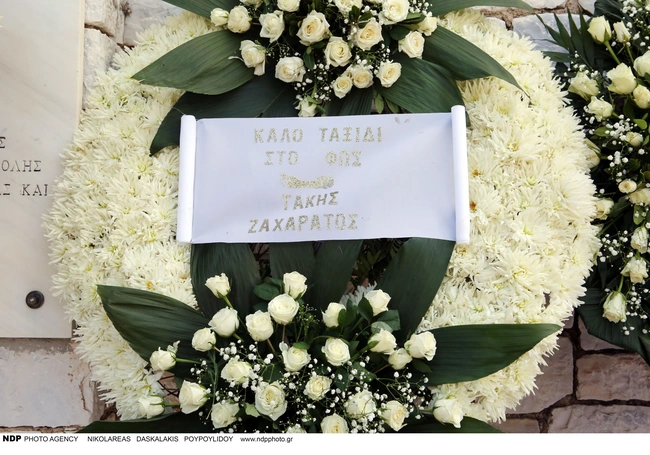 Στεφάνι από τον Τάκη Ζαχαράτο στην κηδεία του Αίαντα Μανθόπουλου