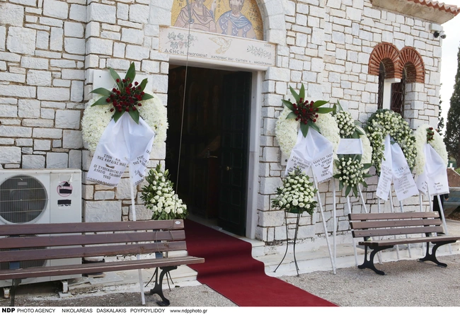 Στεφάνια στην κηδεία του Αίαντα Μανθόπουλου