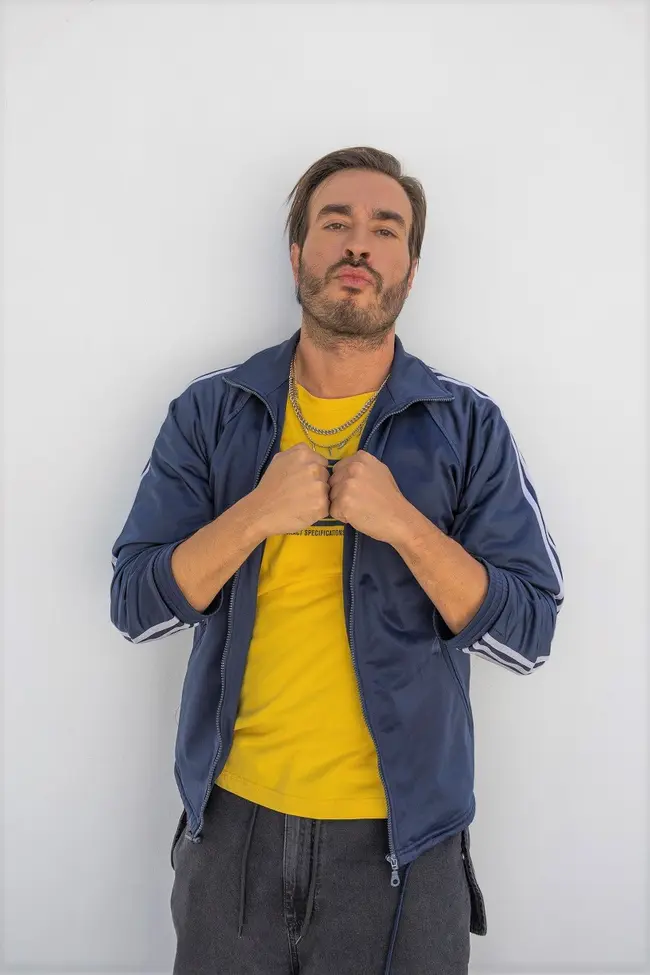 Ο Κωνσταντίνος Μαγκλάρας στη σειρά «Φόνοι στο Καμπαναριό»