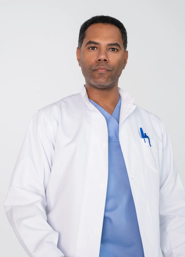 Ο Λεωνίδας Τζαμπουλάτ (Χρήστος Ζαν Μπατίστ) στη σειρά «Ο Γιατρός»