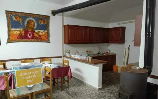 Κάλπη σε αίθουσα για μνημόσυνα