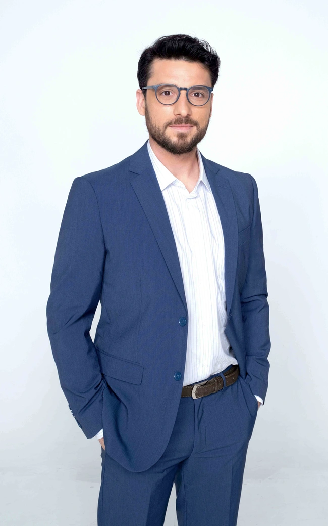 Ο Σπύρος Χατζηαγγελάκης στη σειρά «Ο Πρώτος από Εμάς»