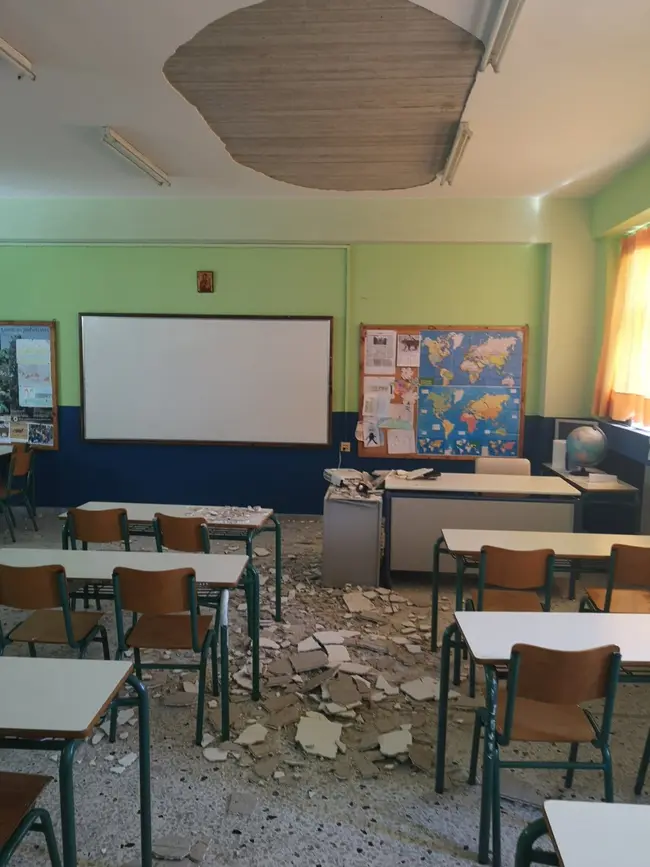 Το ταβάνι στο σχολείο του Αιγάλεω