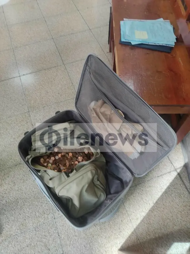 Πήγε να πληρώσει πρόστιμο με βαλίτσα γεμάτη ψιλά