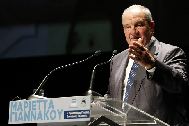 Ο πρώην πρωθυπουργός Κώστας Καραμανλής