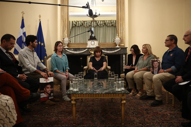 sakkelaropoulou-suggeneis-agnooumenon