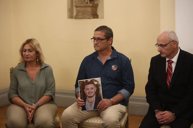 sakkelaropoulou-suggeneis-agnooumenon