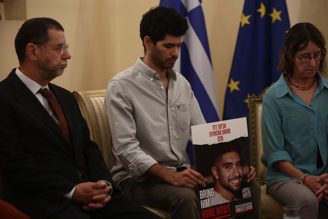 sakkelaropoulou-suggeneis-agnooumenon