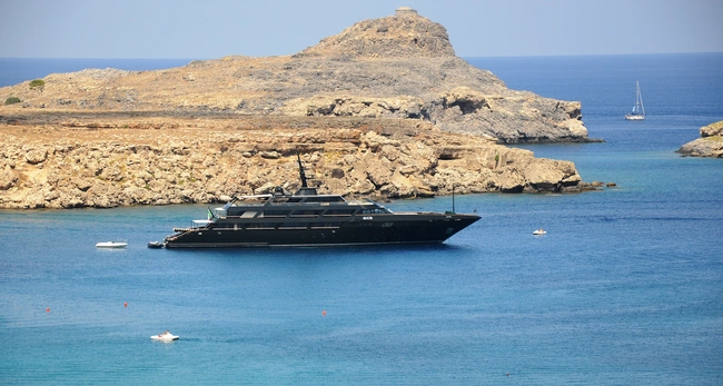 Το Main στα ανοιχτά της Ρόδου