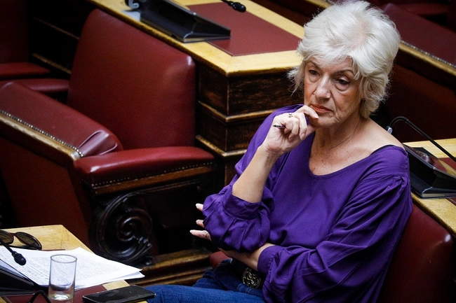 Η Σία Αναγνωστοπούλου στη Βουλή