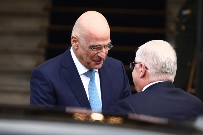 Ο Νίκος Δένδιας και ο Γιασάρ Γκιουλέρ