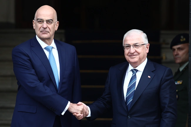 Ο Νίκος Δένδιας και ο Γιασάρ Γκιουλέρ