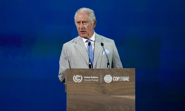 Ο Βασιλιάς Κάρολος στα γαλανόλευκα