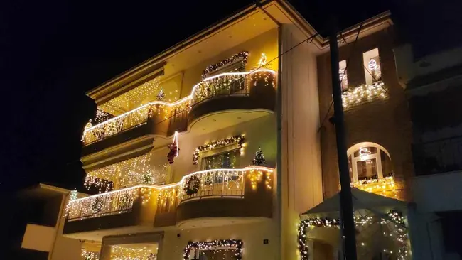 Εντυπωσιάζει ο χριστουγεννιάτικος στολισμός σπιτιού στην Κοζάνη