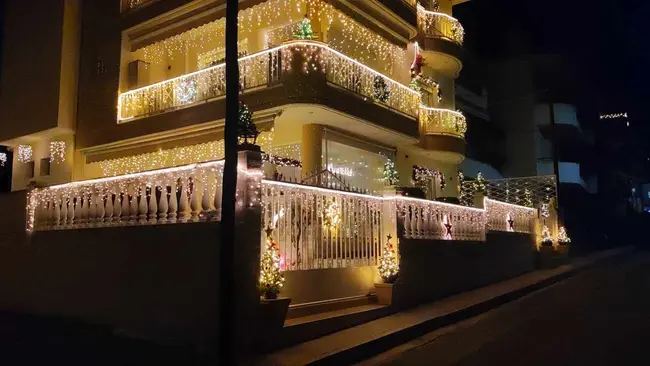 Εντυπωσιάζει ο χριστουγεννιάτικος στολισμός σπιτιού στην Κοζάνη