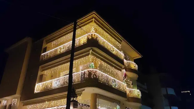 Εντυπωσιάζει ο χριστουγεννιάτικος στολισμός σπιτιού στην Κοζάνη