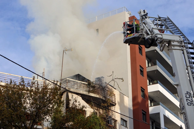 Φωτιά σε διαμέρισμα στη Νέα Σμύρνη