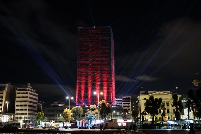 Φωταγώγηση του Πύργου του Πειραιά.