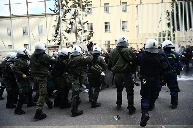 Ένταση στο αστυνομικό τμήμα Ζωγράφου