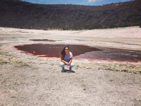Μία από τις «αιμάτινες» λίμνες του κρατήρα