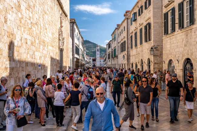 Η «λαοθάλασσα» στους δρόμους της πόλης