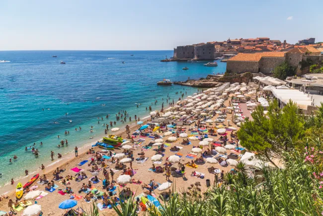 Δεν «πέφτει καρφίτσα» στις παραλίες του Dubrovnik