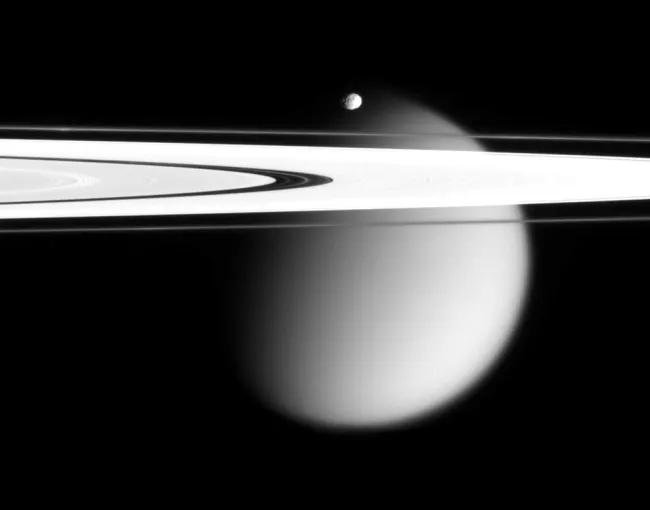 Φωτογραφία από το διαστημόπλοιο Cassini της NASA απαθανατίζει τον Τιτάνα