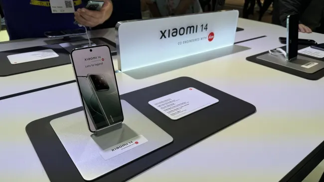 To Xiaomi 14 στο περίπτερο της εταιρείας στο MWC 2024